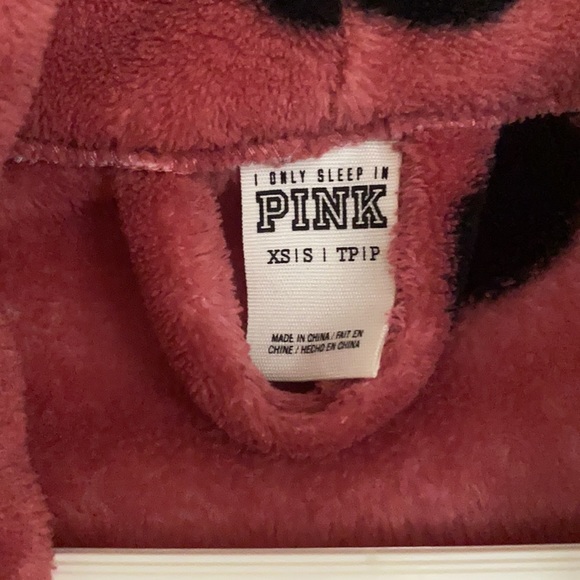 Victoria secret pink robe - Picture 2 of 4
